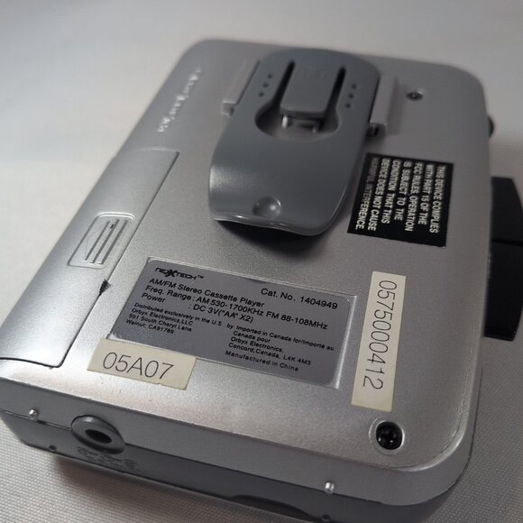 Nexxtech AM/FM Radio Cassette Player 14904949 Portable Headphones Silver TESTED - Picture 11 of 16